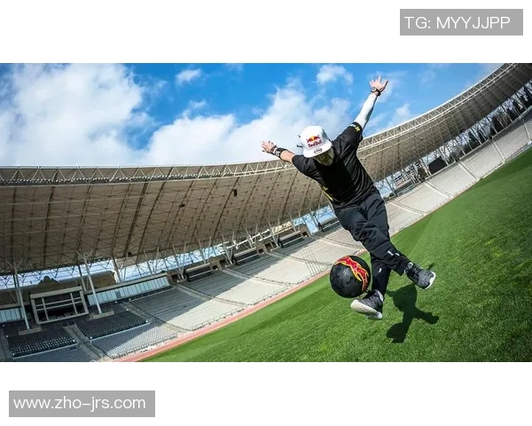 足球花式颠球技巧大揭秘让你在球场上尽显风采与魅力